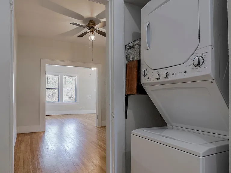1906 Clover Ln — Photo 13