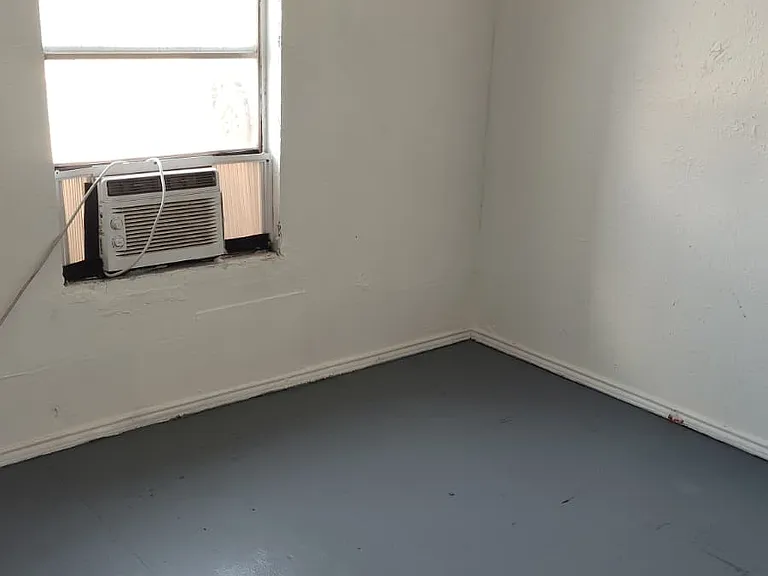 200 W 4th St #1 — Photo 7