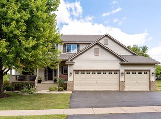 1332 Oakpointe Dr, Waconia, MN 55387