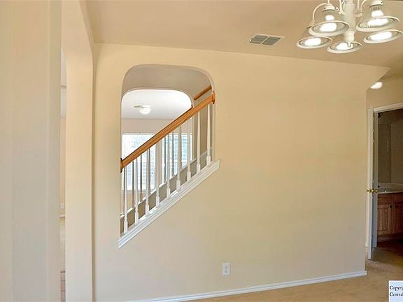 4th image of 2684 Hunt St