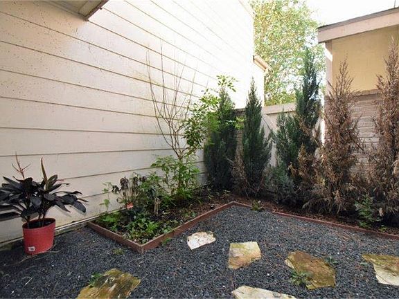 2nd image of 2970 Meadowgrass Ln #21/213