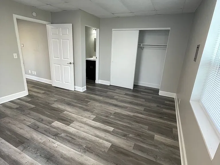 815 W. Columbia — Photo 27