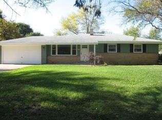5735 S Lochleven Ln, New Berlin, WI 53146