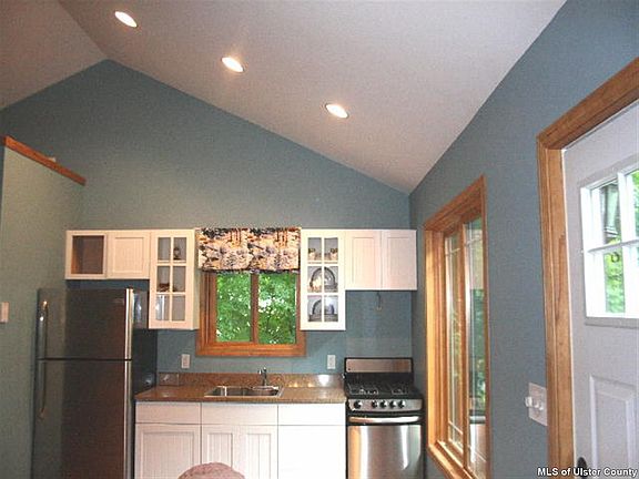 3rd image of 24 Shawangunk Dr