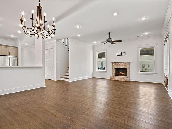 5th image of 224 Menetre Dr