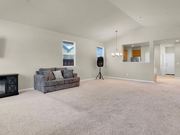 5th image of 550 Lewis St