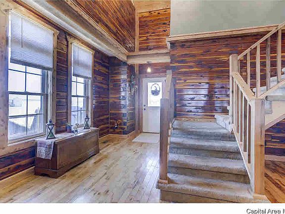 3rd image of 608 S Clover Ln