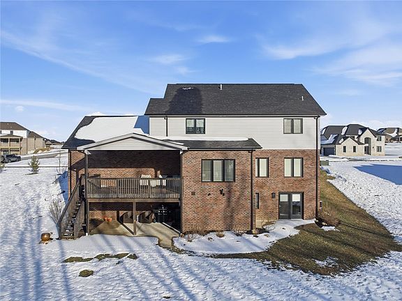 4th image of 339 Lynn Rd