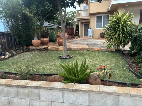 1136 Luawai St, Honolulu, HI 96816