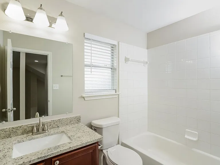 121 Yeager Cir — Photo 16