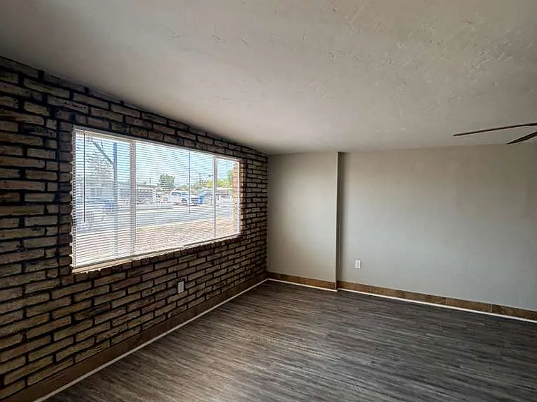 3644 W Townley Ave — Photo 3