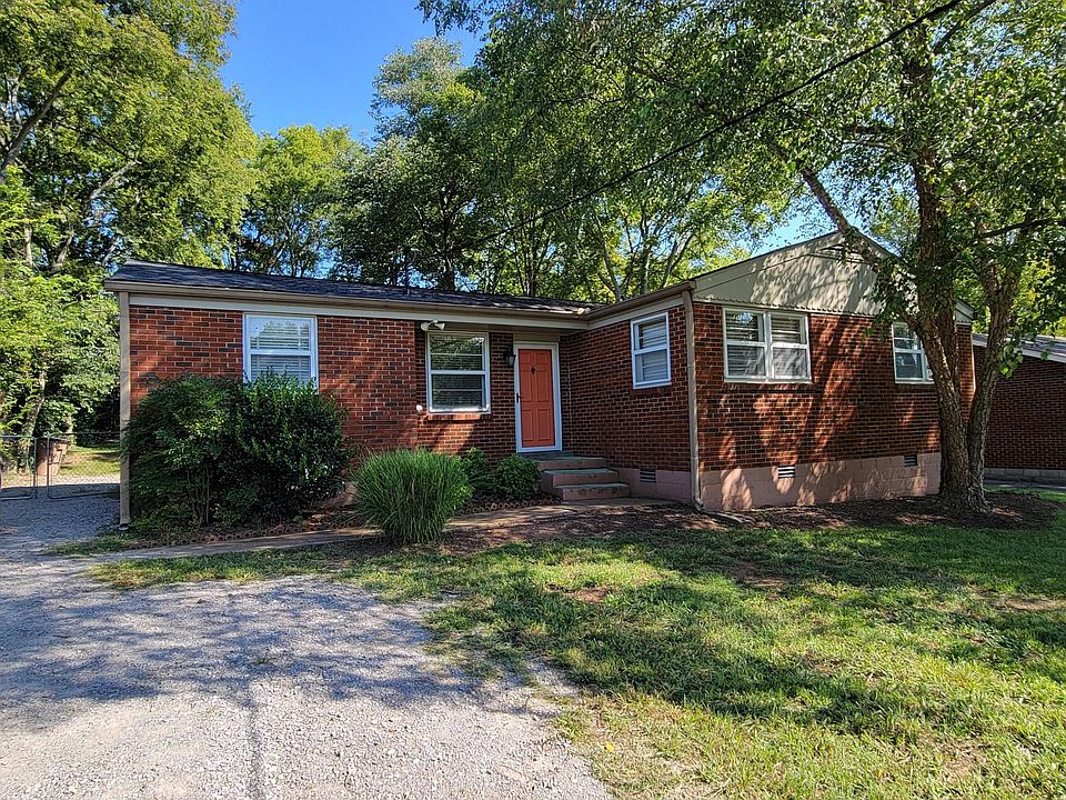 Front of house & driveway