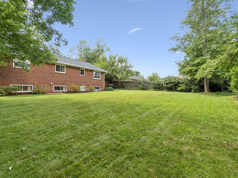 7412 Farnum St — Photo 23