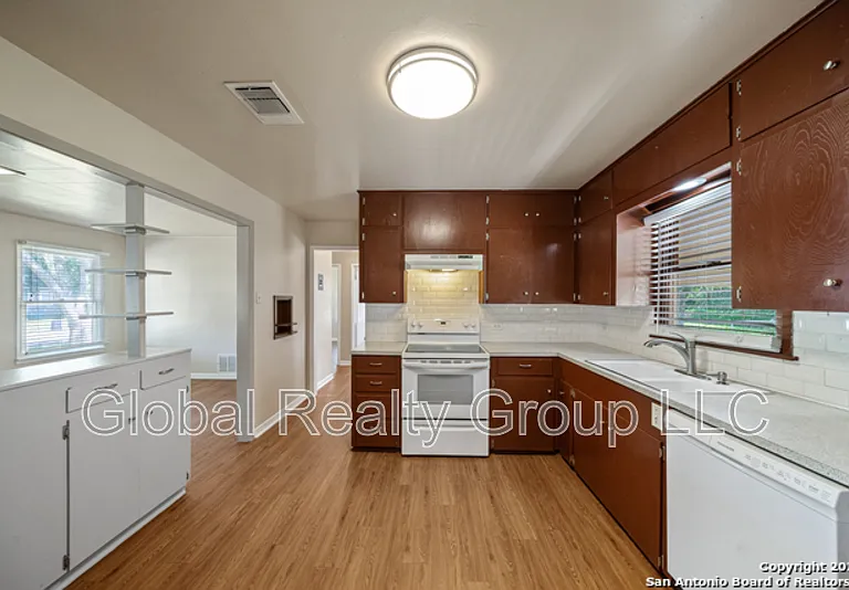 400 Mitchell Ave — Photo 15