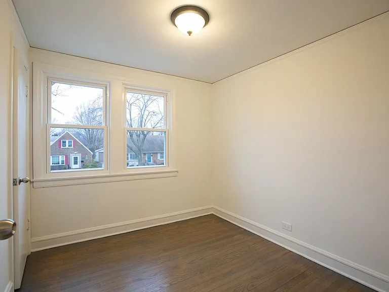 9237 S Utica Ave — Photo 19