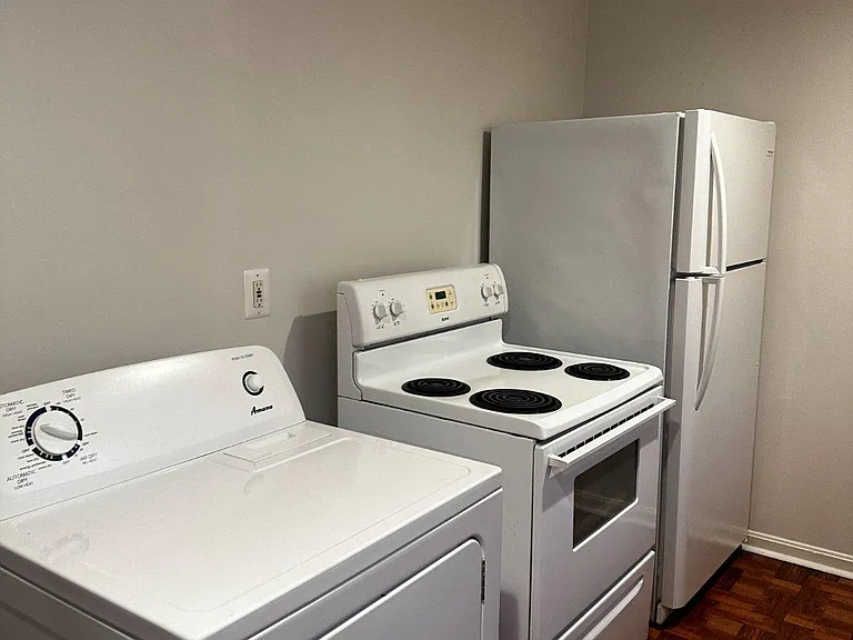 1527 W 36th St #2 — Photo 7