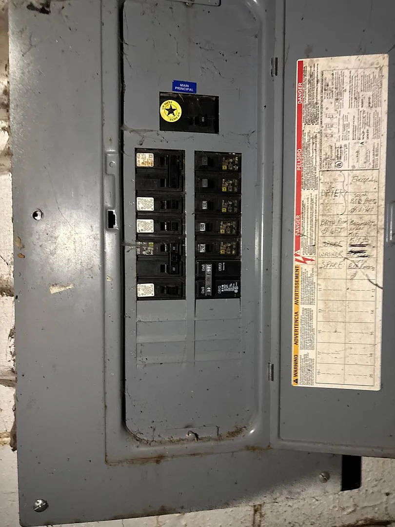Owner financing / Handyman Special / Investment Opportunity — Photo 3