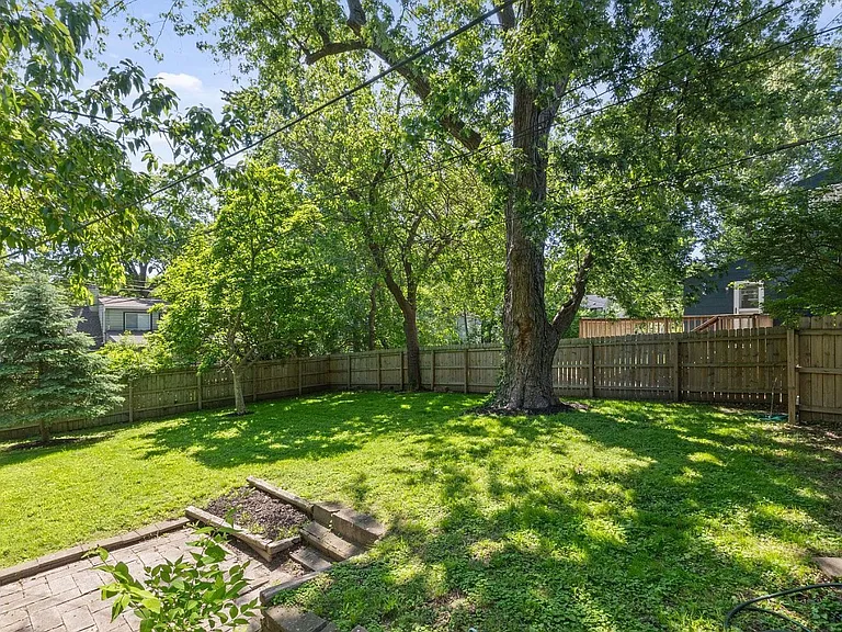 6739 Roe Ave — Photo 32