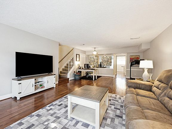 4th image of 503 N Post Oak Ln #503