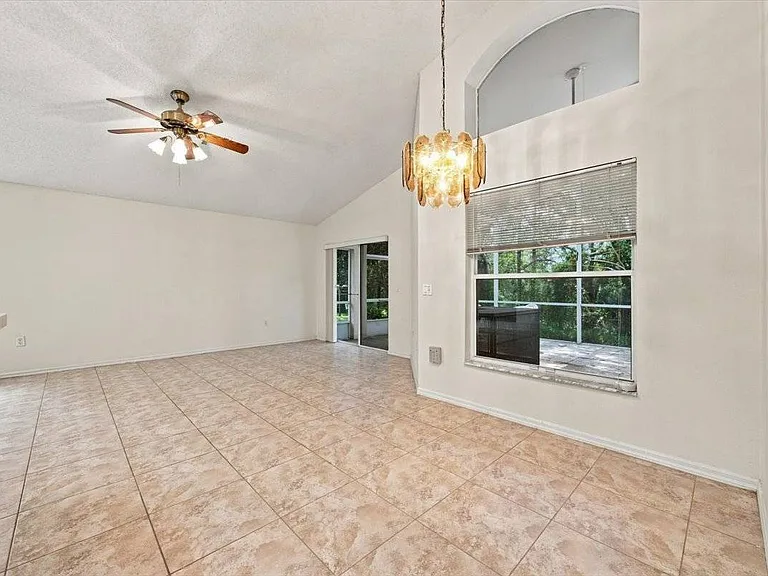 2393 Paulette Dr — Photo 9