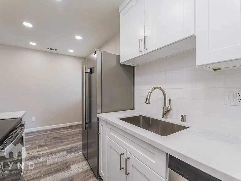 905 Carro Dr #4 — Photo 8
