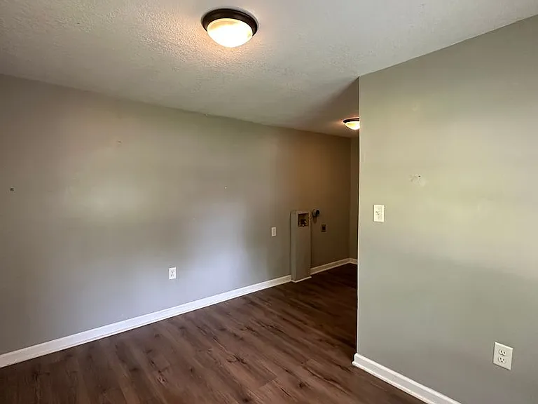 2700 E Memorial Dr — Photo 9