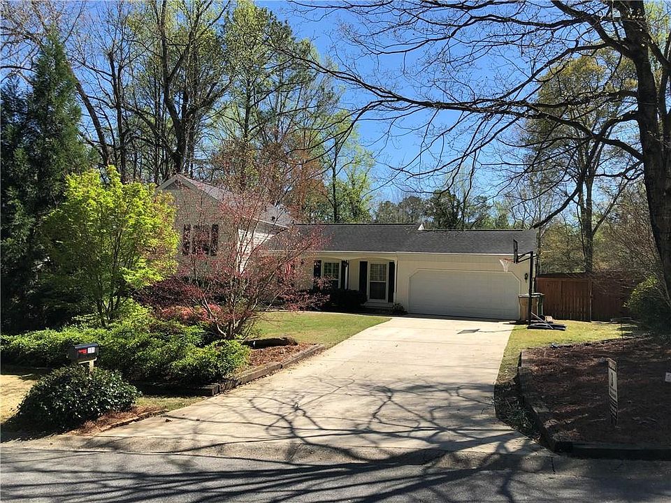 1st image of 131 Pheasant Dr SE