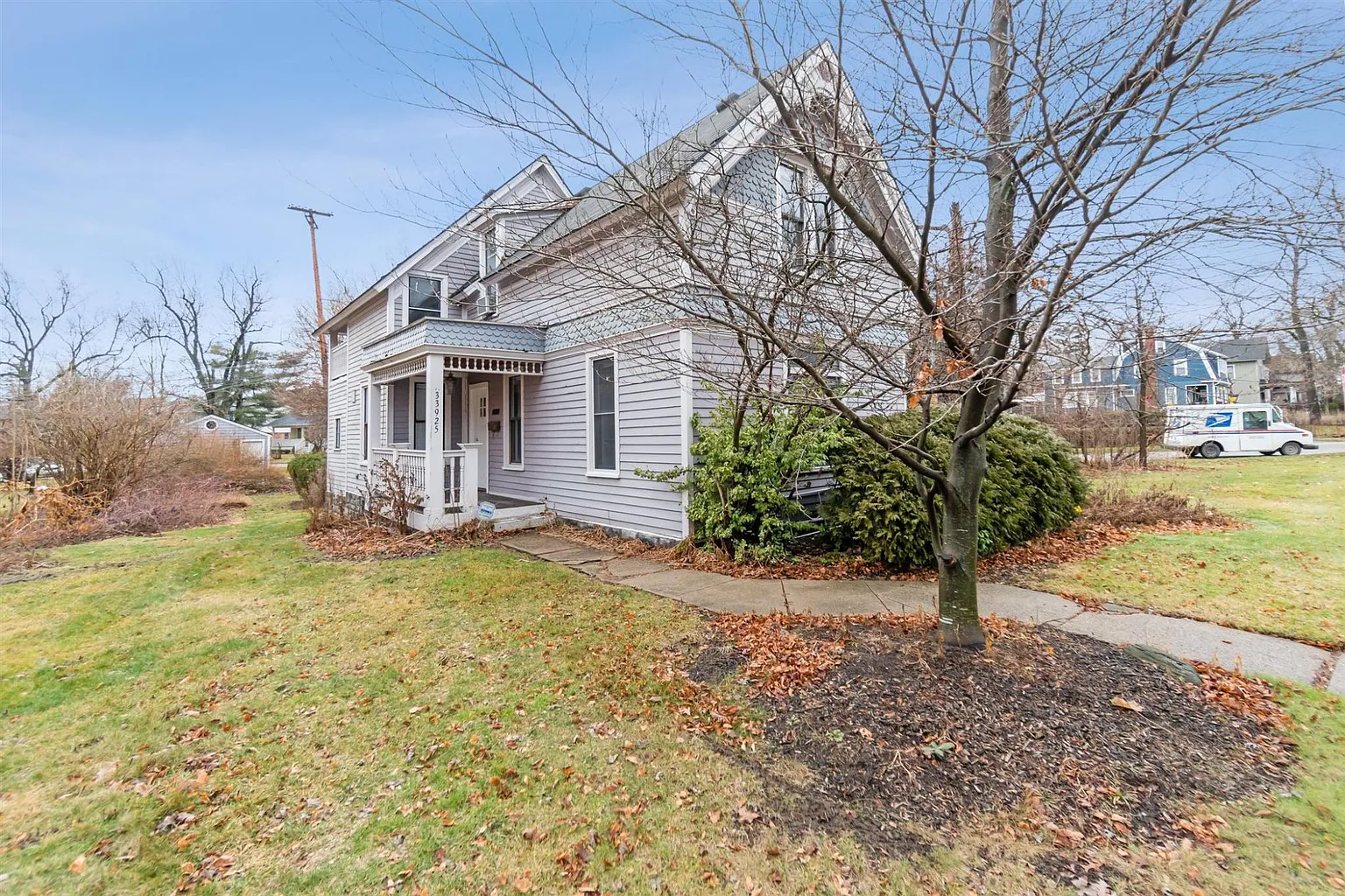33925 Grand River Ave photo 1