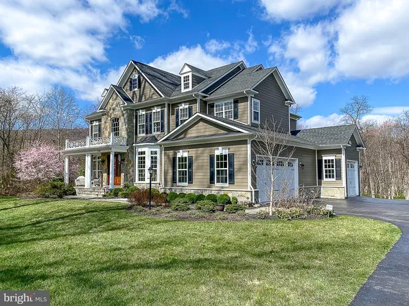 35386 Greyfriar Dr, Round Hill, VA 20141