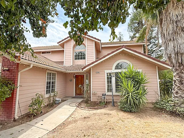 4 bed, 2093 sqft, $2,500 — Photo 2