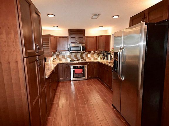 5th image of 208 Begonia Ln
