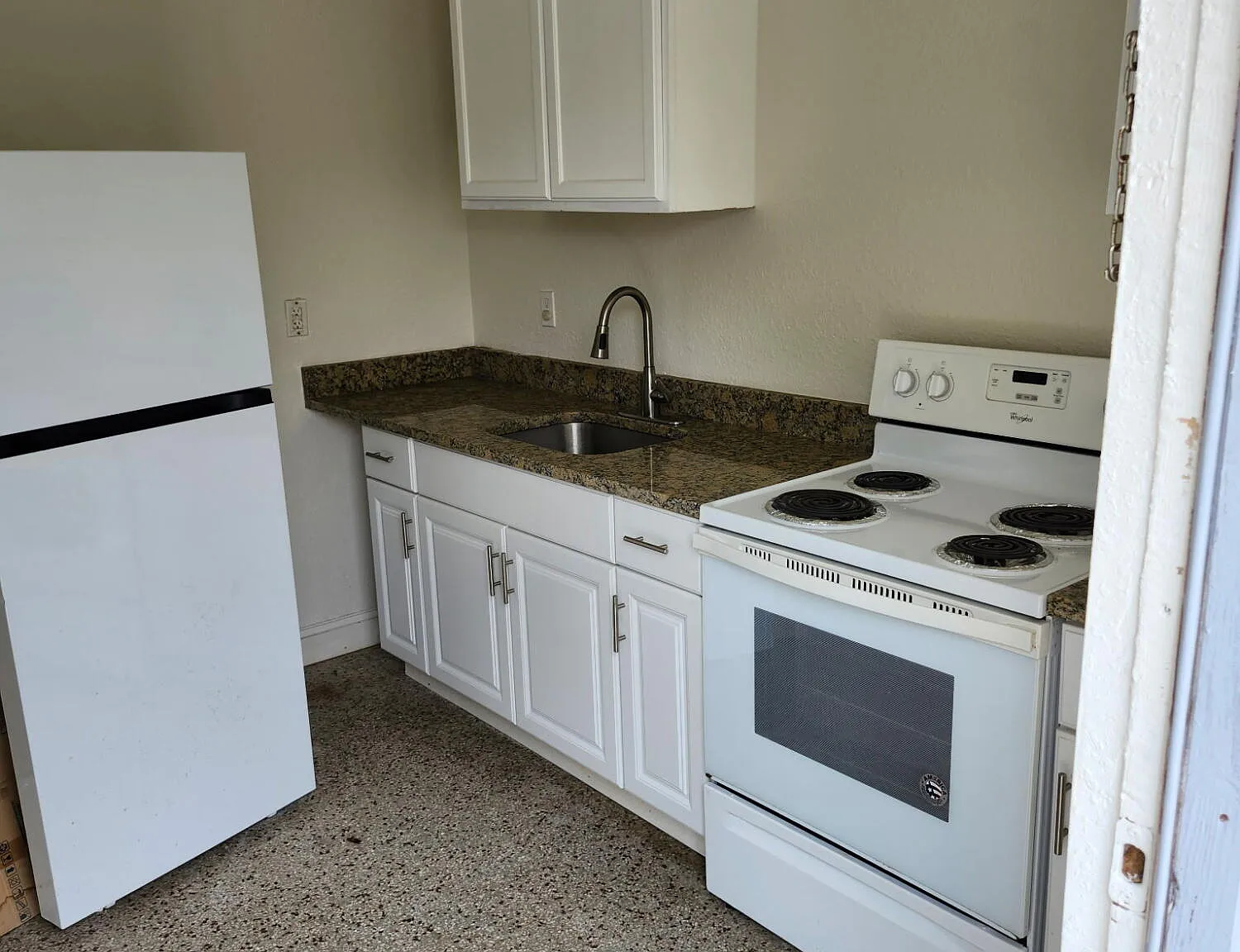 2 bed, 1.0 bath, 1300 sqft, $1,500 — Photo 1