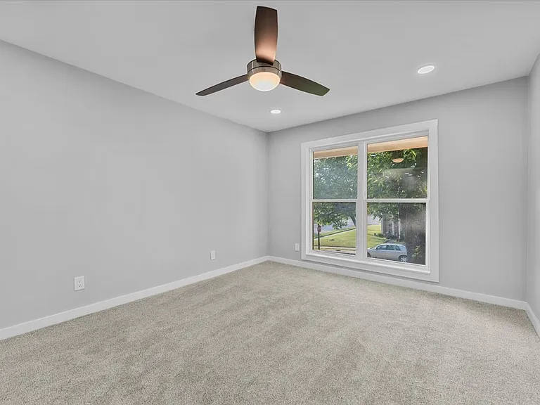 305 Valley Park Dr — Photo 17