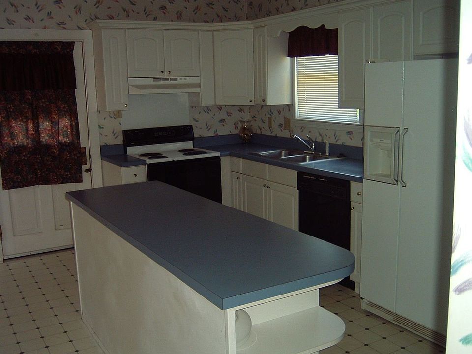 Huge kitchen!