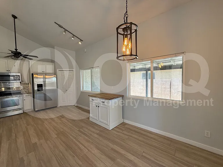 3037 W Monmouth St — Photo 5