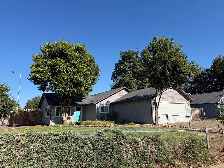 3905 Sunwood Dr — Photo 2