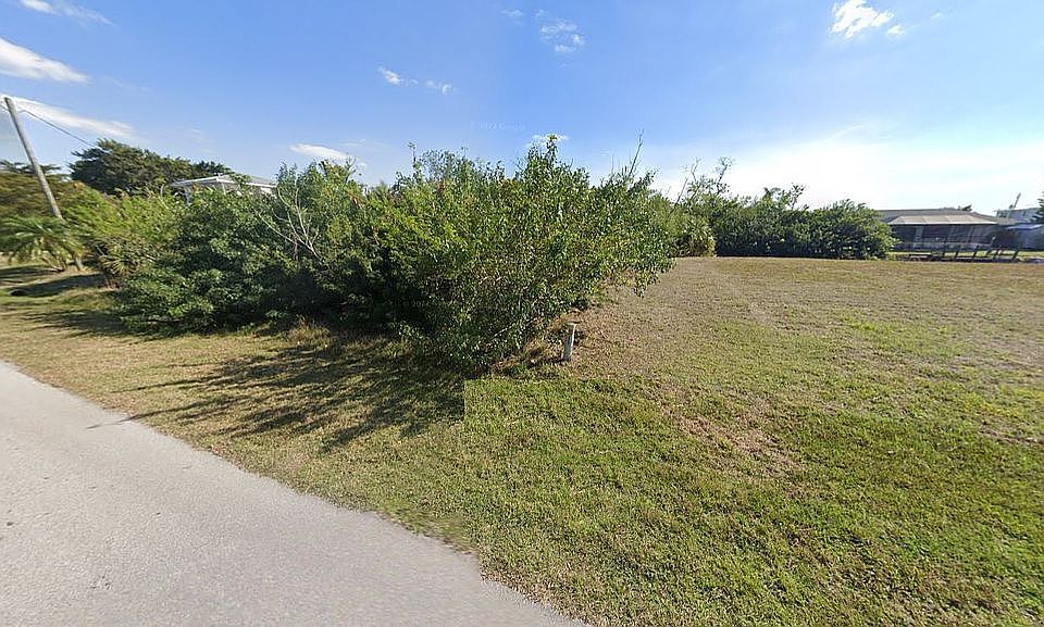 2nd image of 305 Tarpon Way