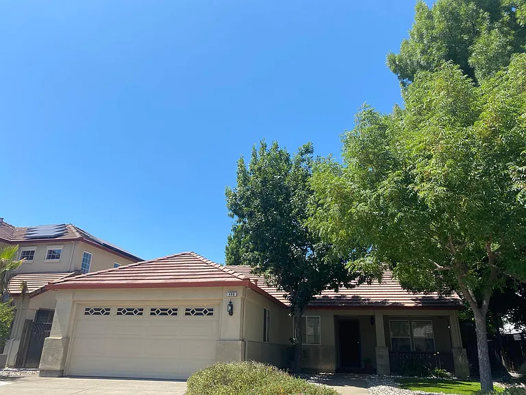 490 Briarwood Dr — Photo 42