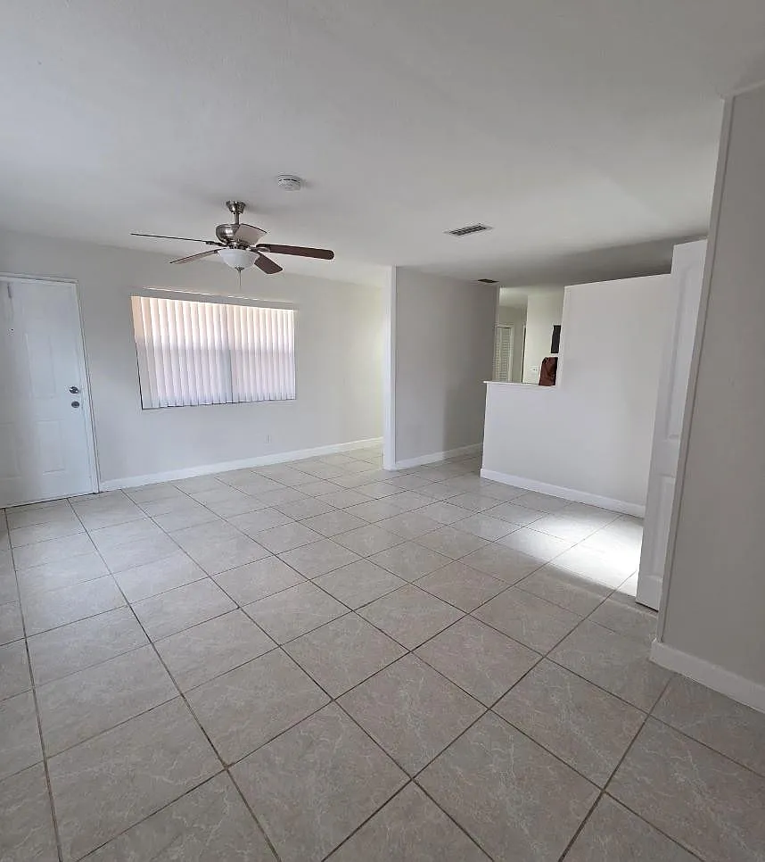 3 bed, 2.0 bath, 1400 sqft, $2,395 — Photo 2