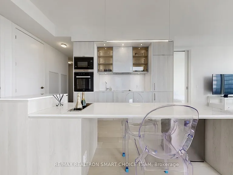 11 Yorkville Ave #5002 — Photo 11