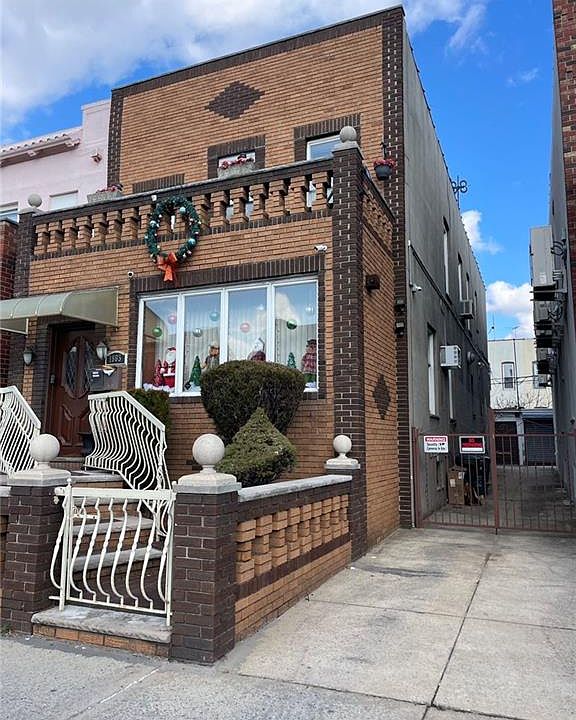 1st image of 1865 65th St