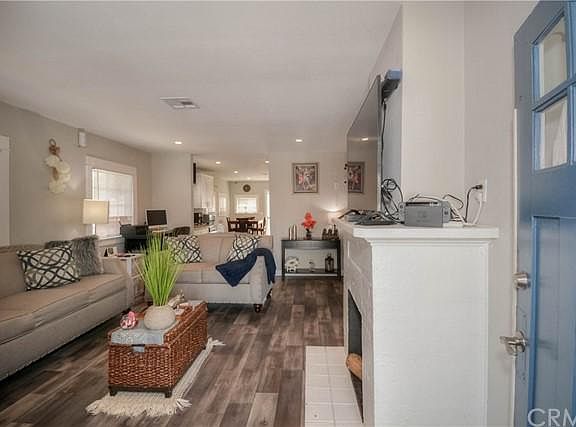 3rd image of 2501 N Sierra Way