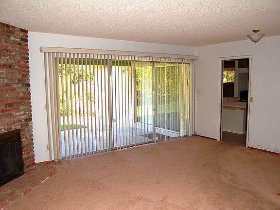 4th image of 22611 Kittridge St