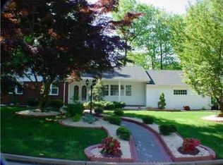 13 Remington Dr, Edison, NJ 08820