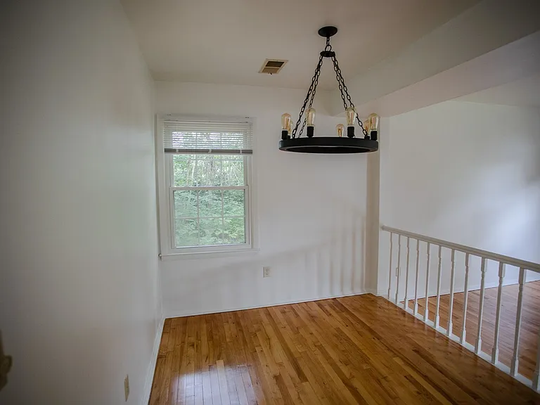 2836 Wellesley Ct — Photo 5