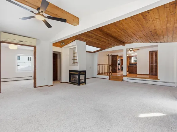 987 County Road C2 W, Saint Paul, MN