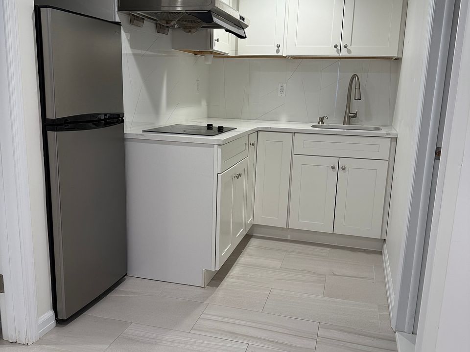 1st image of 147-00 28th Ave