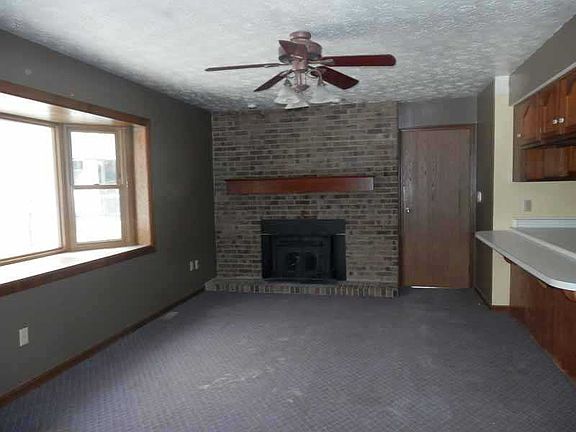 3rd image of 1800 Carlyle Dr