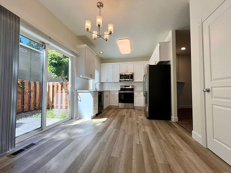 16733 NE Halsey St — Photo 6