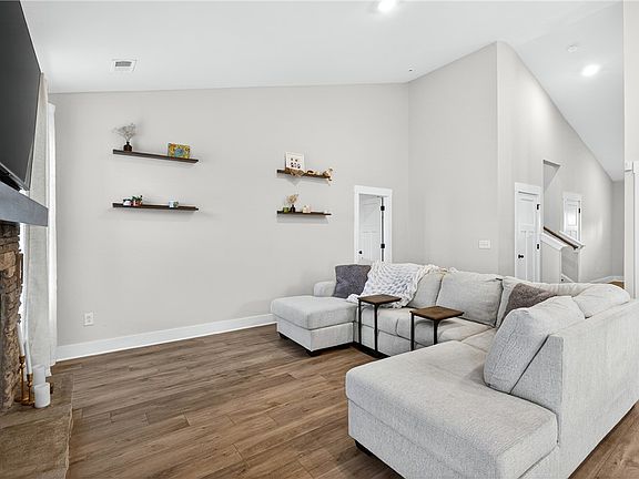 3rd image of 128 Whitman Way